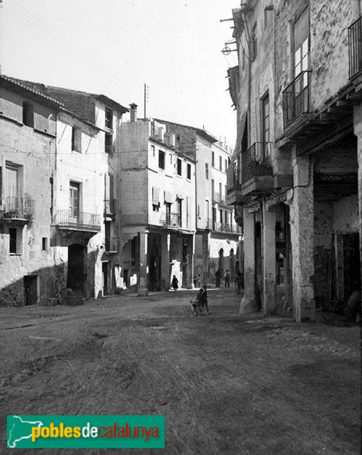 Cambrils - Plaça de la Vila (Foto: <i>Antoni Maymó -Arxiu Fotogràfic Centre Excursionista de Catalunya-</i>, 1945-65) Cambrils - Plaça de la Vila