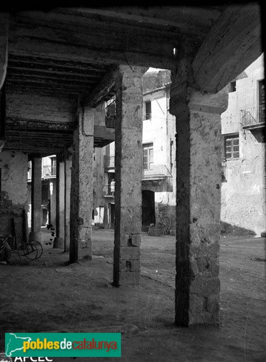 Cambrils - Plaça de la Vila (Foto: <i>Antoni Maymó -Arxiu Fotogràfic Centre Excursionista de Catalunya-</i>, 1945-65) Cambrils - Plaça de la Vila