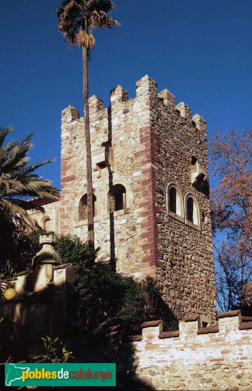 Cambrils - Mas dels Teixells o de Sant Rafael (Foto: <i>Ramon Aloguin -calaix.gencat.cat-</i>, 1996) Cambrils - Mas dels Teixells o de Sant Rafael