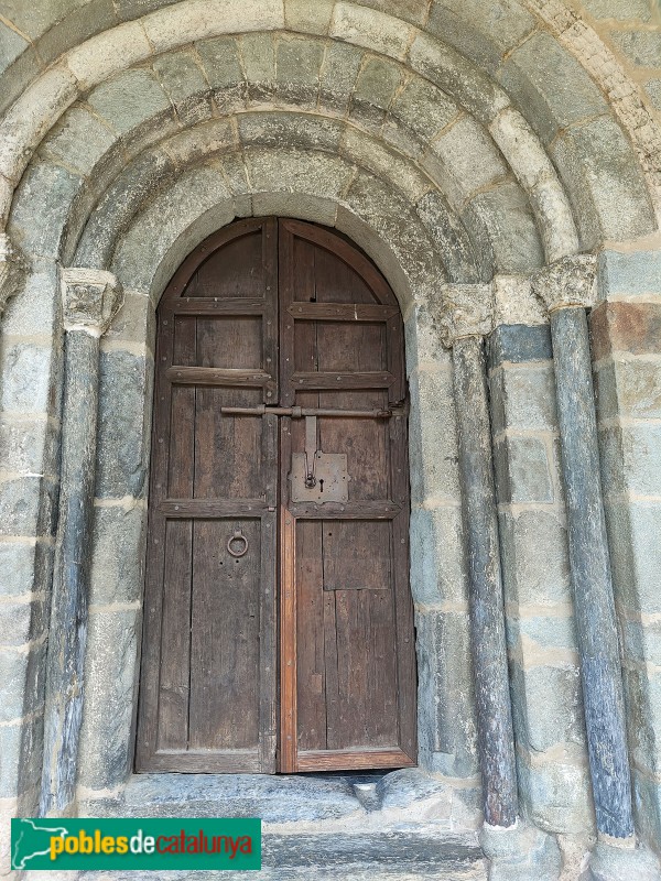 Durro - Església de la Nativitat de la Mare de Déu. Portada (Foto: Josep-Lluís, 2024) Durro - Església de la Nativitat de la Mare de Déu. Portada