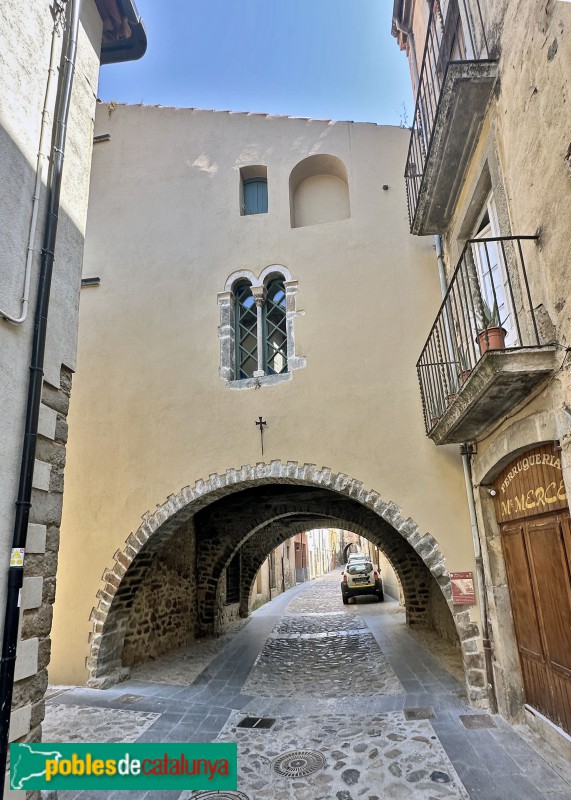 Anglès - Arcada de Can Verdaguer (Foto: Albert Esteves, 2024) Anglès - Arcada de Can Verdaguer