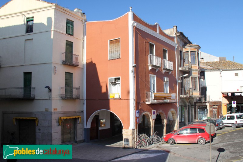 Santa Coloma de Farners - Plaça Farners (Foto: Albert Esteves, 2011) Santa Coloma de Farners - Plaça Farners