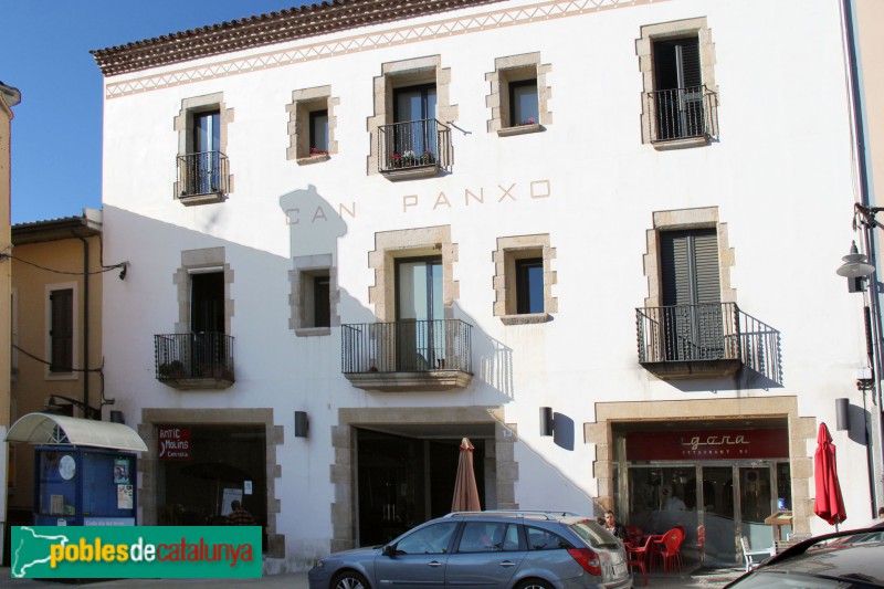 Santa Coloma de Farners - Plaça Farners (Foto: Albert Esteves, 2011) Santa Coloma de Farners - Plaça Farners