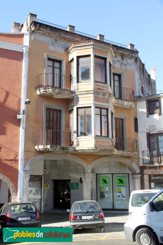 Santa Coloma de Farners - Plaça Farners (Foto: Albert Esteves, 2011) Santa Coloma de Farners - Plaça Farners