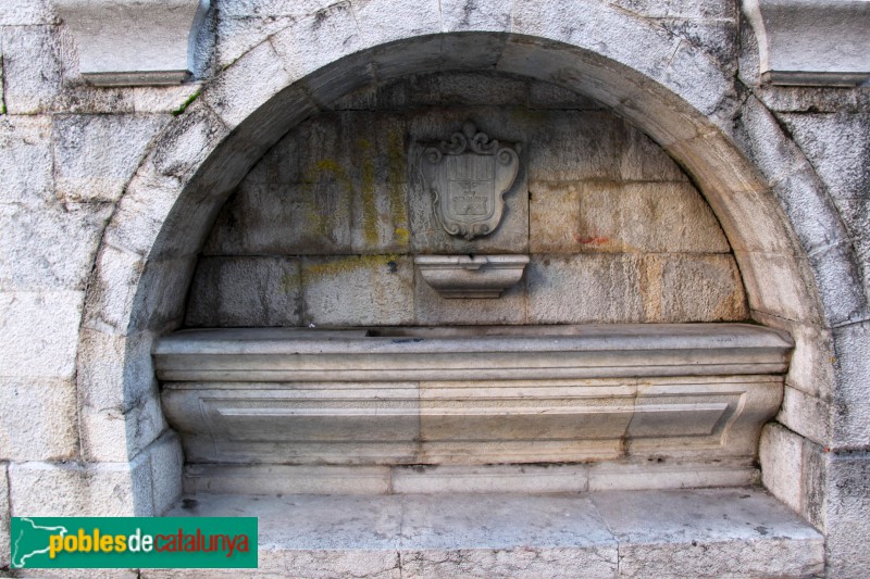 Santa Coloma de Farners - Plaça Farners (Foto: Albert Esteves, 2024) Santa Coloma de Farners - Plaça Farners