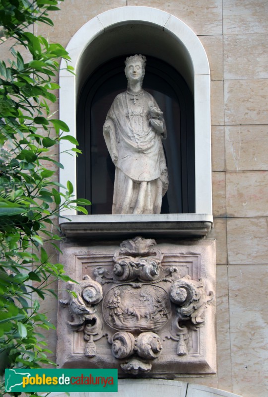 Reus - Germandat de Sant Isidre i Santa Llúcia. Capella i escut (Foto: Albert Esteves, 2024) Reus - Germandat de Sant Isidre i Santa Llúcia. Capella i escut