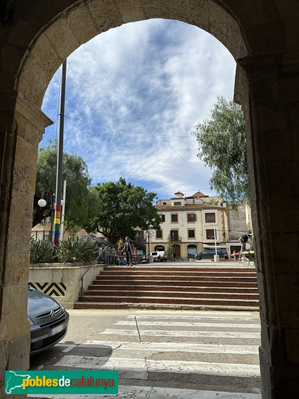 Riudoms - Porxos de la Plaça (Foto: Albert Esteves, 2024) Riudoms - Porxos de la Plaça