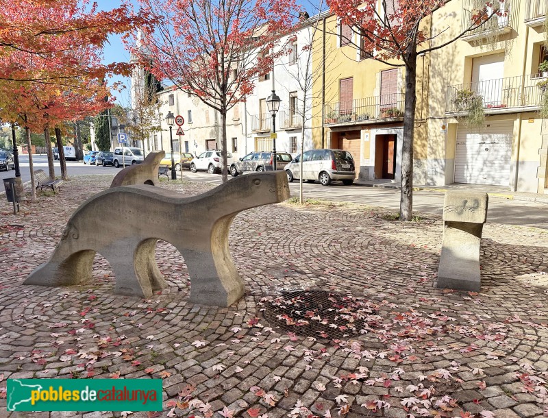 Salt - Grup escultòric <i>Les Llúdrigues</i> (Foto: Albert Esteves, 2024) Salt - Grup escultòric <i>Les Llúdrigues</i>