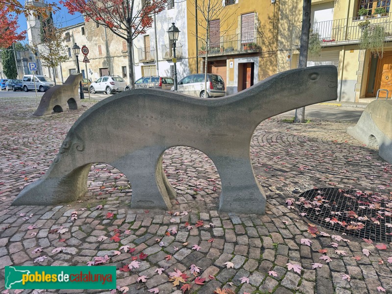 Salt - Grup escultòric <i>Les Llúdrigues</i> (Foto: Albert Esteves, 2024) Salt - Grup escultòric <i>Les Llúdrigues</i>