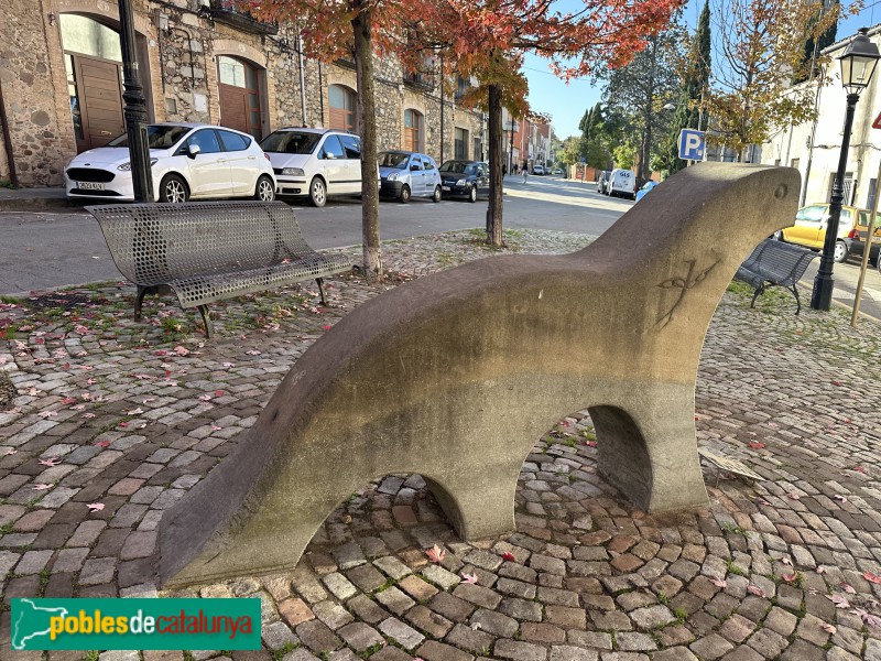 Salt - Grup escultòric <i>Les Llúdrigues</i> (Foto: Albert Esteves, 2024) Salt - Grup escultòric <i>Les Llúdrigues</i>