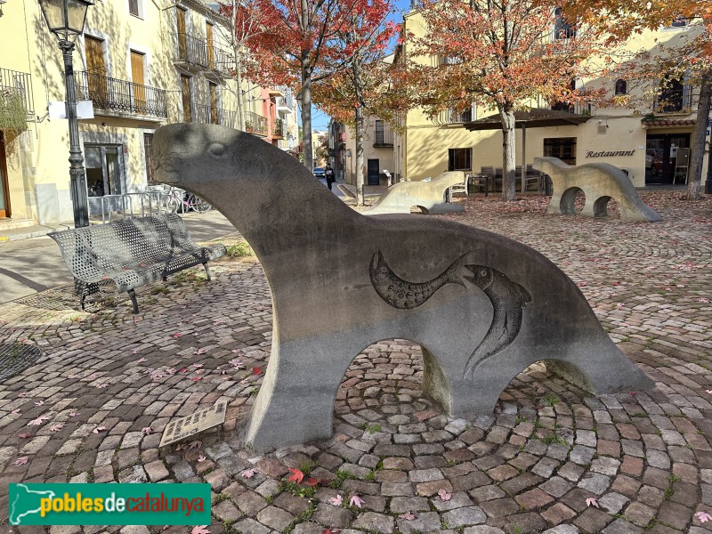 Salt - Grup escultòric <i>Les Llúdrigues</i> (Foto: Albert Esteves, 2024) Salt - Grup escultòric <i>Les Llúdrigues</i>