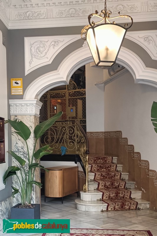 Barcelona - Londres, 88-90 / Muntaner, 193-195 (Foto: Anna Corcoll, 2024) Barcelona - Londres, 88-90 / Muntaner, 193-195