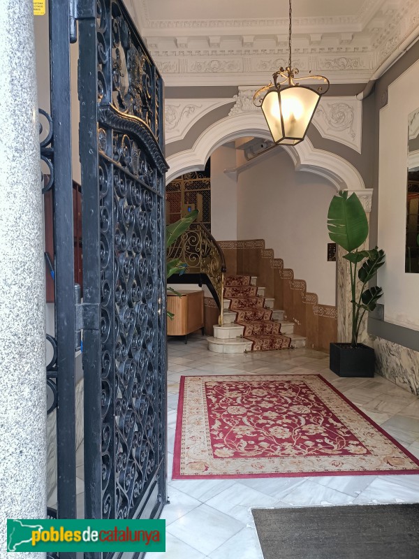 Barcelona - Londres, 88-90 / Muntaner, 193-195 (Foto: Anna Corcoll, 2024) Barcelona - Londres, 88-90 / Muntaner, 193-195