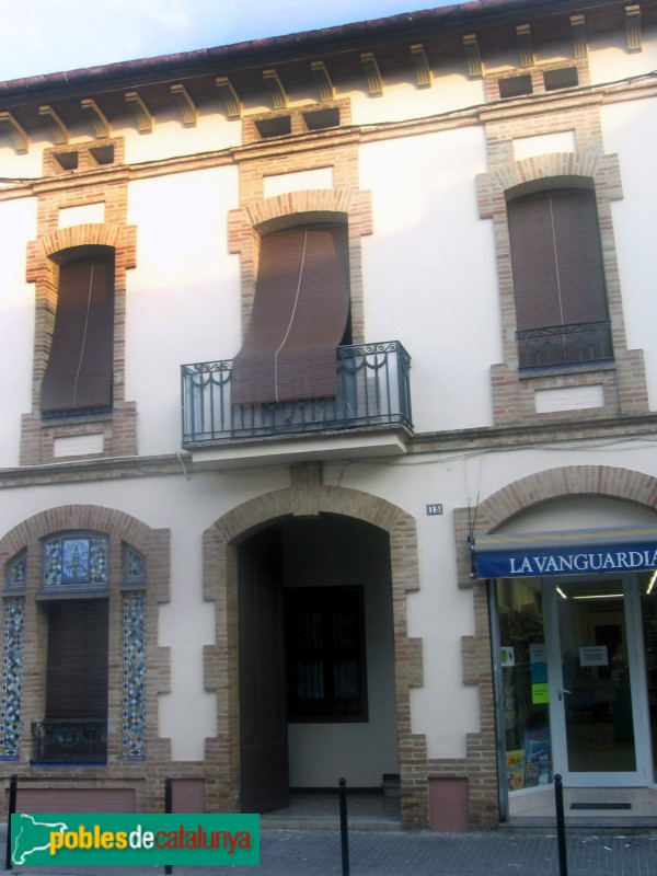 Sant Pere de Ribes - Can Pau Montanyés (Foto: Albert Esteves, 2006) Sant Pere de Ribes - Can Pau Montanyés