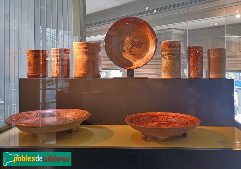 Vasos i plats. Ceràmica engobada. Cultura Maia, Guatemala (700-900 dC)