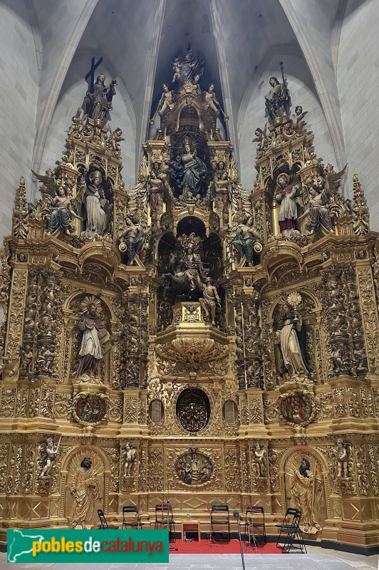 Cassà de la Selva - Església de Sant Martí. Retaule barroc reconstruït (Foto: Albert Esteves, 2025) Cassà de la Selva - Església de Sant Martí. Retaule barroc reconstruït