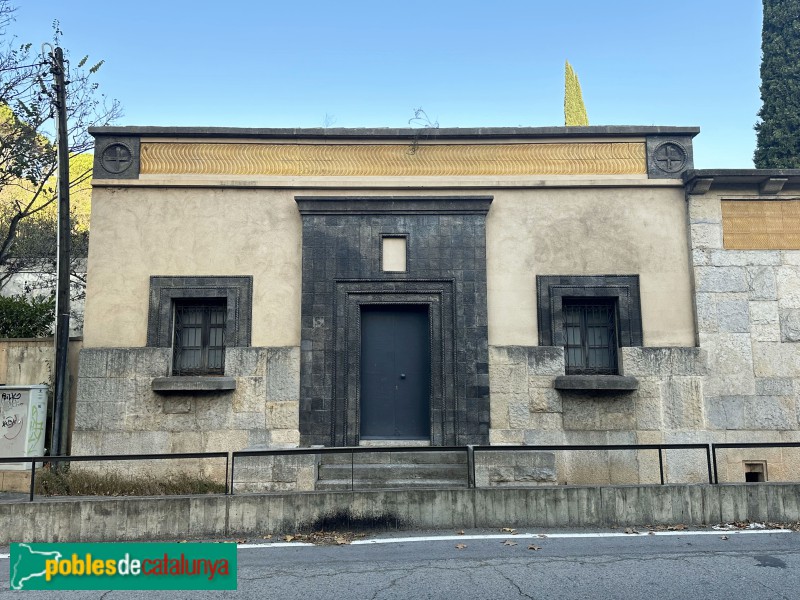Girona - Cementiri. Tanca exterior. Habitatge (Foto: Albert Esteves, 2024) Girona - Cementiri. Tanca exterior. Habitatge