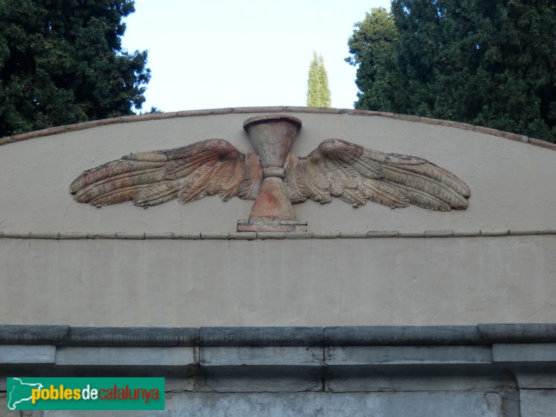 Girona - Cementiri. Detall de la tanca neoclàssica (Foto: Albert Esteves, 2024) Girona - Cementiri. Detall de la tanca neoclàssica