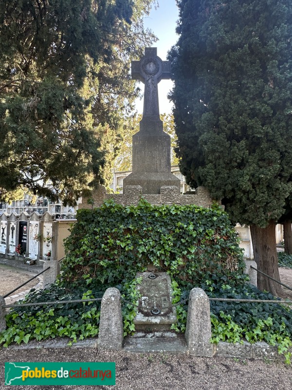Girona - Cementiri. Memorial als defensors de Girona