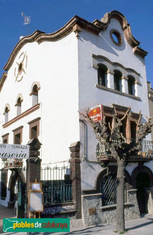 Vallirana - Can Cuatrecases (Casa del Metge) (Foto: Josep Maria Ardèvol -CEDIP-, 1996) Vallirana - Can Cuatrecases (Casa del Metge)