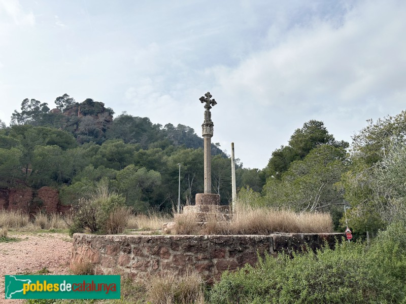 Cervelló - Creu de terme de Santa Maria