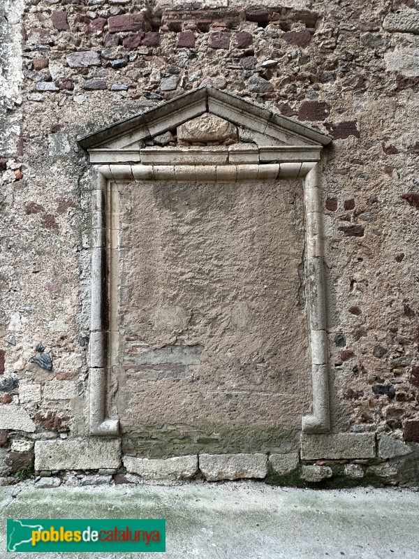 Alforja - Església de Sant Miquel. Porta lateral, cegada