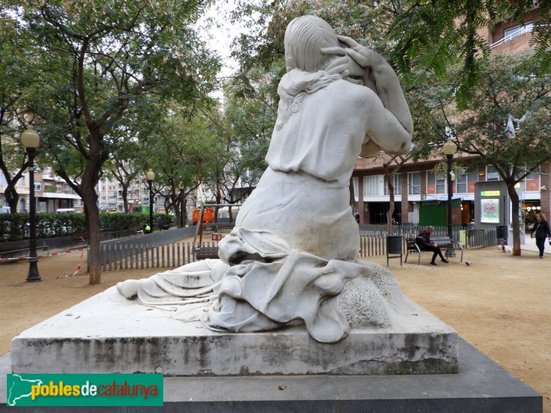 Barcelona - Nimfa que es pentina (el Retortijo)