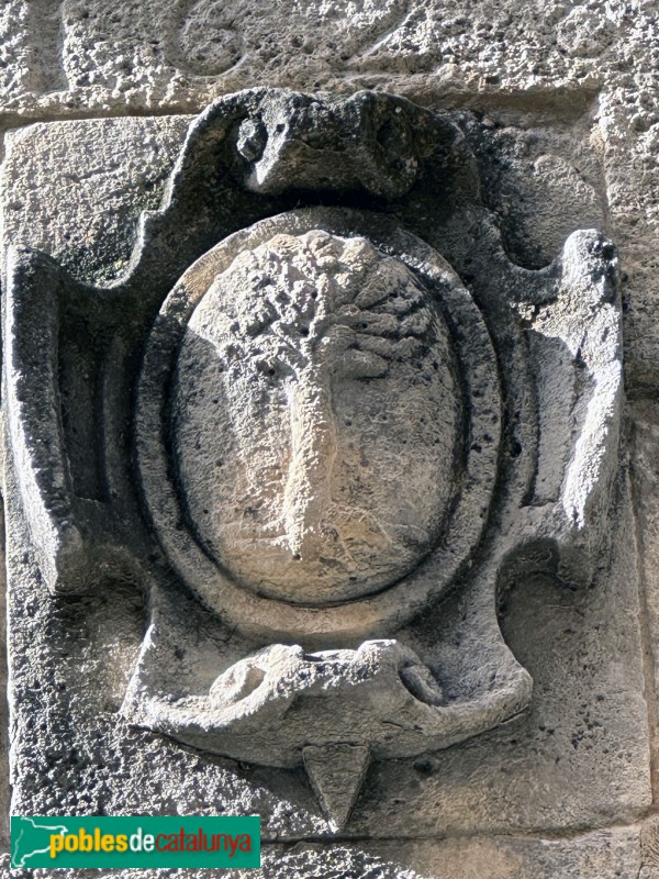 Alforja - Portal 1628. Detall (Foto: Albert Esteves, 2025) Alforja - Portal 1628. Detall