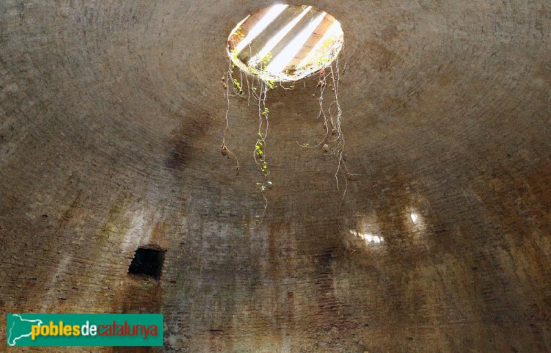 Alforja - Nevera del Ginoteta (Foto: <i>Rogelio Portal Tejo CC BY-SA 4.0</i>, 2015) Alforja - Nevera del Ginoteta