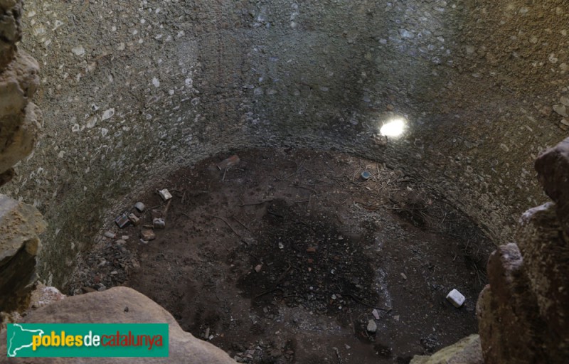 Alforja - Nevera del Ginoteta (Foto: <i>Rogelio Portal Tejo CC BY-SA 4.0</i>, 2015) Alforja - Nevera del Ginoteta