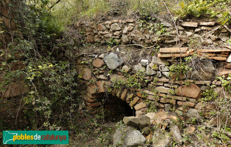 Alforja - Nevera del Ginoteta (Foto: <i>Rogelio Portal Tejo CC BY-SA 4.0</i>, 2015) Alforja - Nevera del Ginoteta