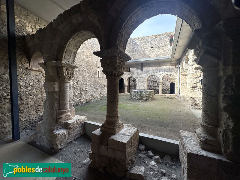 Avinyonet del Penedès - Sant Sebastià dels Gorgs. Claustre