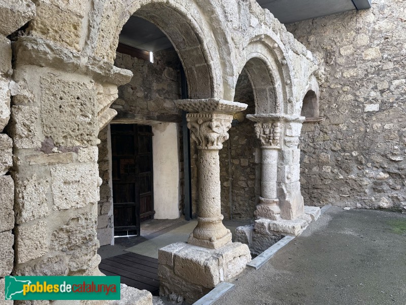 Avinyonet del Penedès - Sant Sebastià dels Gorgs. Claustre