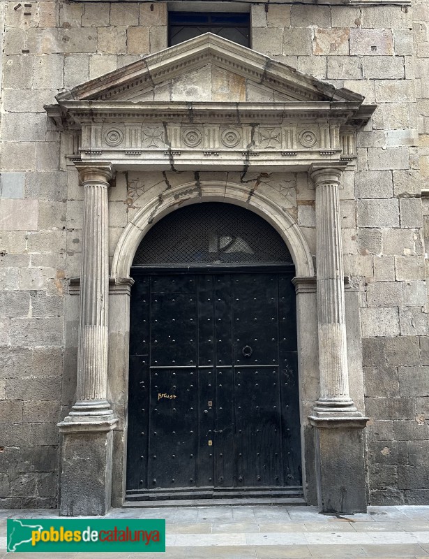 Barcelona - Església de Sant Jaume. Porta de la capella del Remei