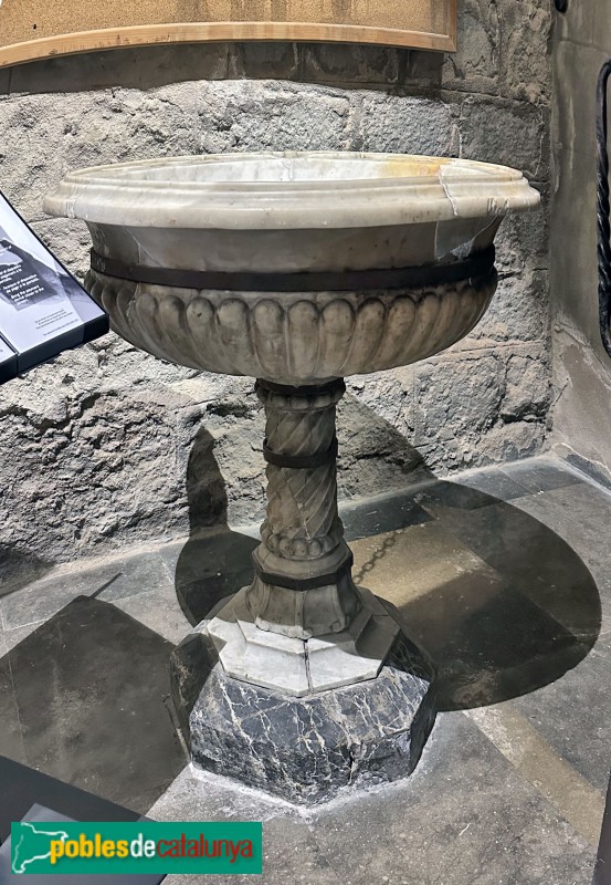 Barcelona - Església de Sant Jaume. Pica baptismal