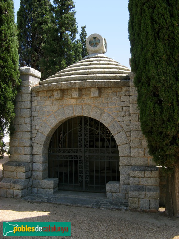 Cabrera de Mar - Cementiri. panteó Domènech Estapà