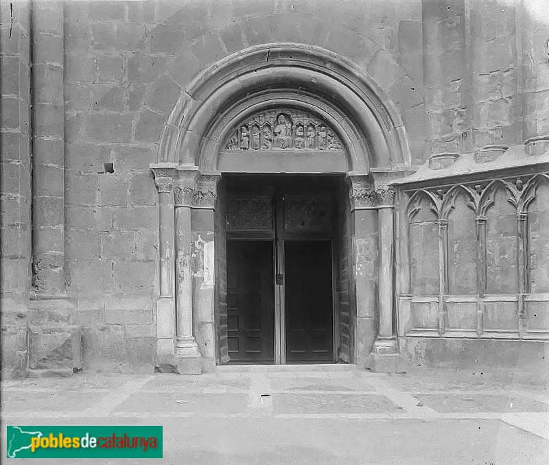 Tarragona - Catedral. Porta latera
