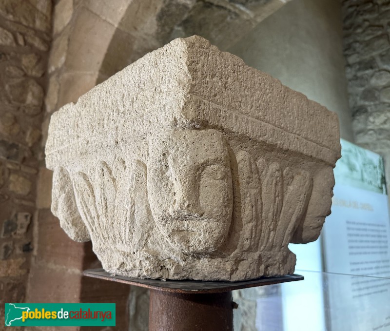 La Selva del Camp - Castell. Detall d'un capitell