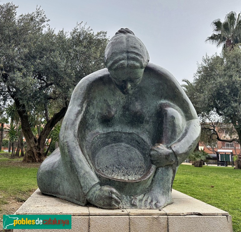 La Selva del Camp - Escultura <i>La Plegadora d'Avellanes</i>