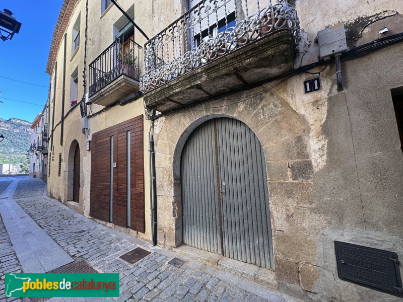 Vilaplana - Portals adovellats (Foto: Albert Esteves, 2025) Vilaplana - Portals adovellats