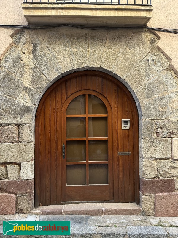 Vilaplana - Portal adovellat de 1588 (Foto: Albert Esteves, 2025) Vilaplana - Portal adovellat de 1588