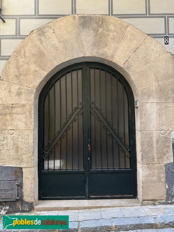 Vilaplana - Portal adovellat (Foto: Albert Esteves, 2025) Vilaplana - Portal adovellat