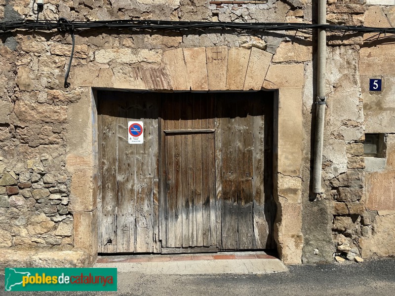 Arbolí - Nucli antic. Porta de 1617 (Foto: Albert Esteves, 2025) Arbolí - Nucli antic. Porta de 1617