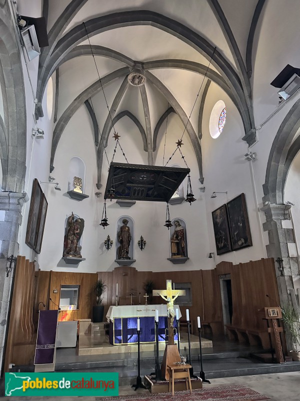 Sant Vicenç de Montalt - Presbiteri, amb les pintures de l'antic retaule