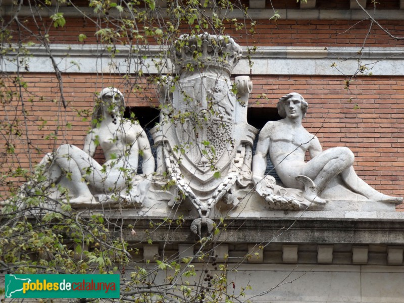 Girona - Edifici de Correus. Escultura