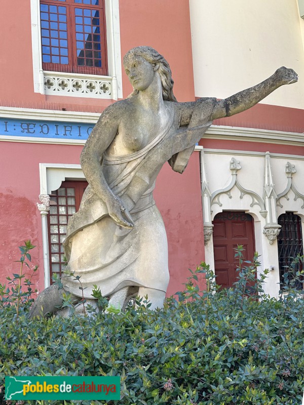 Sant Andreu de Llavaneres - Can Alfaro. Escultura al jardí