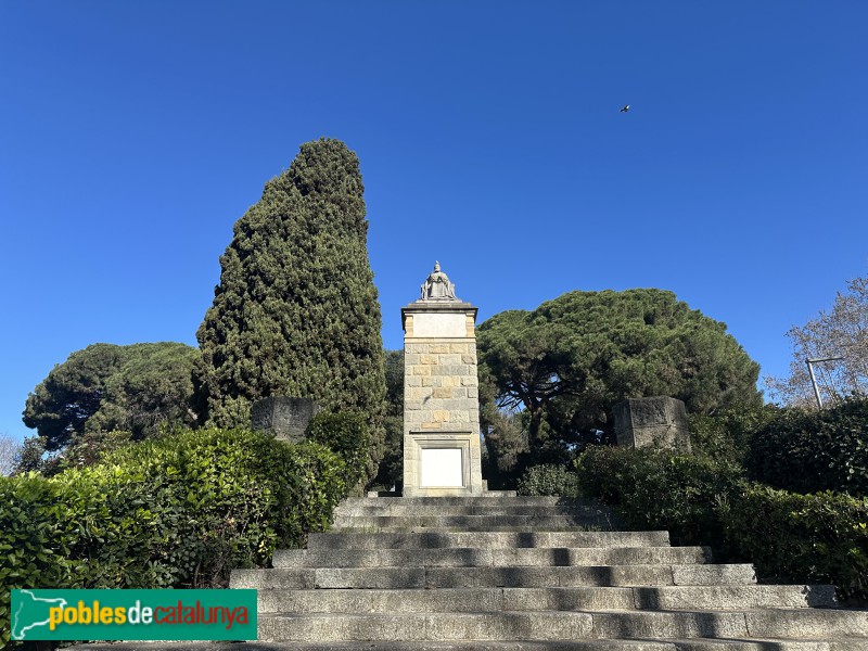 Sant Andreu de Llavaneres - Monument al cardenal Vives i Tutó