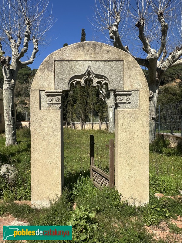 Sant Andreu de Llavaneres - Can Bacardí. Antiga finestra monumentalitzada