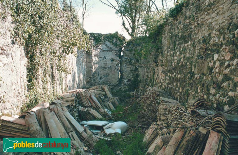 Fornells de la Selva - Capella de Santa Maria del Castell (Foto: Germá Garcia -calaix.gencat.cat-, 1995) Fornells de la Selva - Capella de Santa Maria del Castell