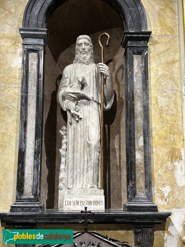 Mataró - Basílica de Santa Maria. Capella de les Santes. Escultura del Bon Pastor (Foto: Albert Esteves, 2025) Mataró - Basílica de Santa Maria. Capella de les Santes. Escultura del Bon Pastor